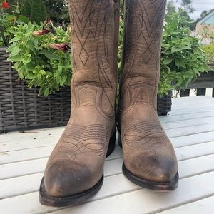 Frye Billy pull-on Cowboy boots